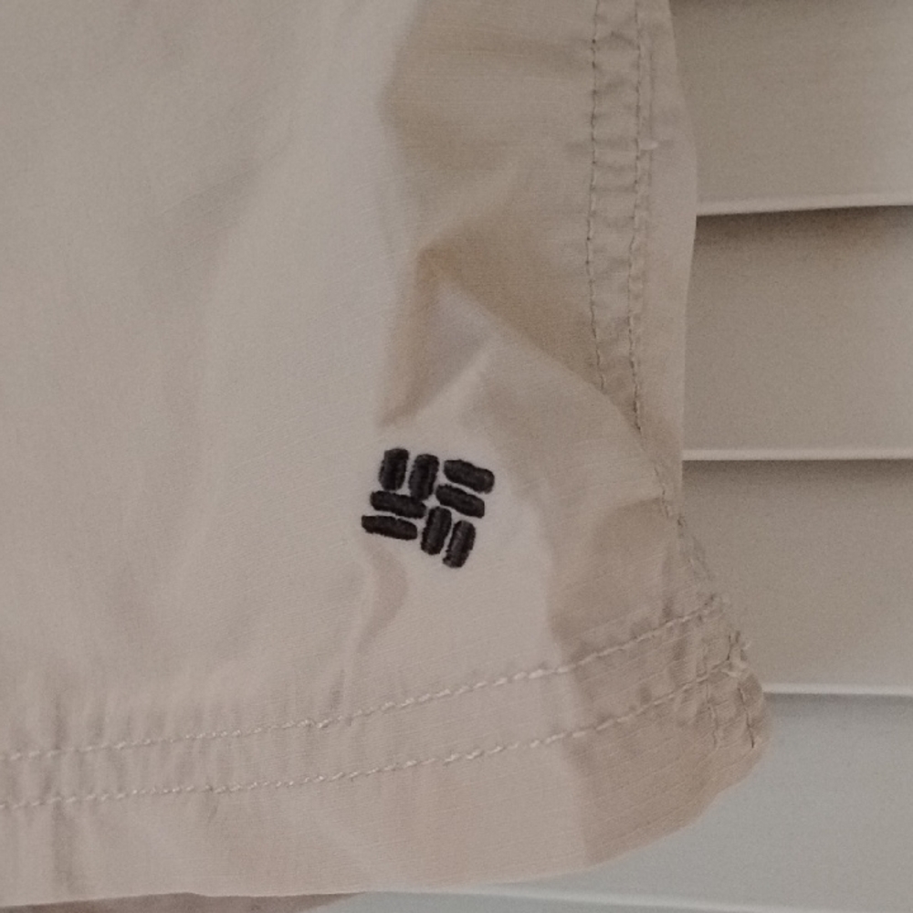 Columbia Women's Tan Cargo Shorts - Picture 2 of 6